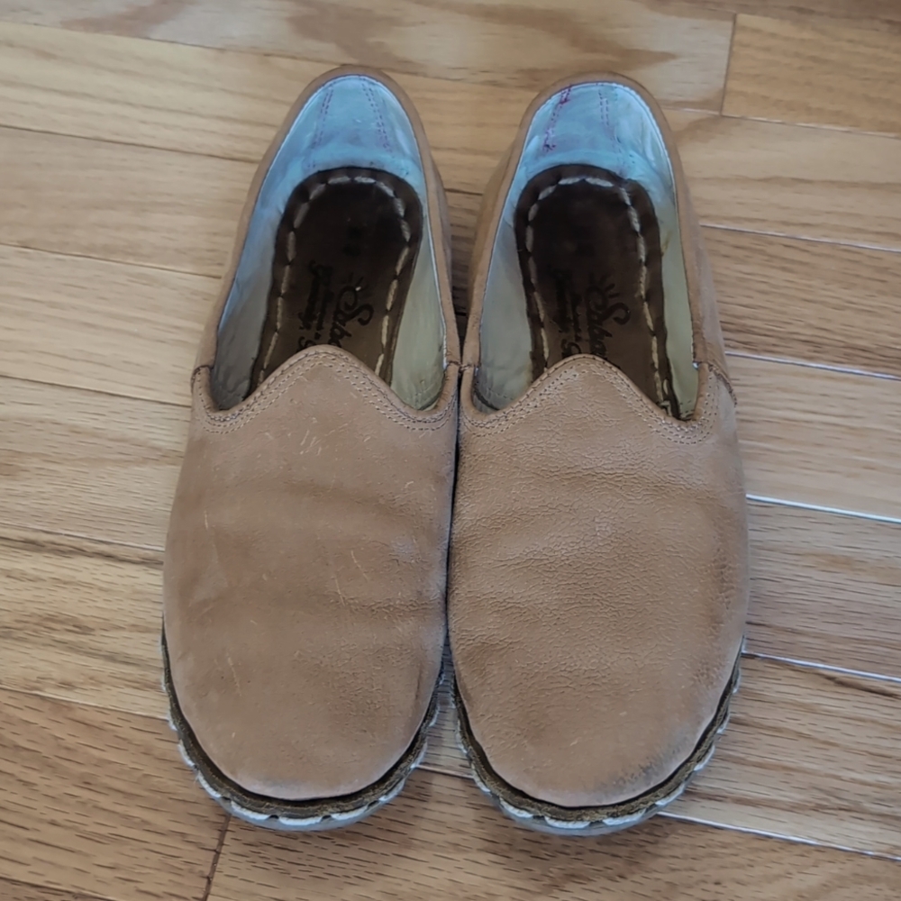 Women's Sabah shoes size 40 (8.5-9)